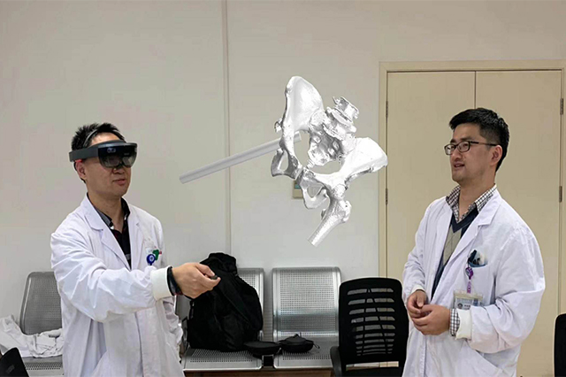 中山醫院骨科手術HoloLens混合現實輔助定位
